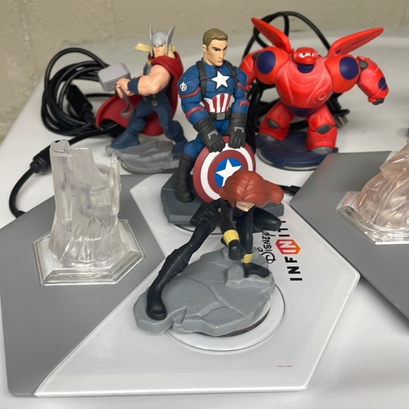 Disney Infinity Lot. XBOX ONE game, 2 platforms 2 discs w/bag and var figs - Picture 1 of 10